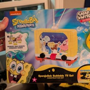 Nickelodeon SpongeBob SquarePants Yellow Buildable TV Set - 135 Pieces